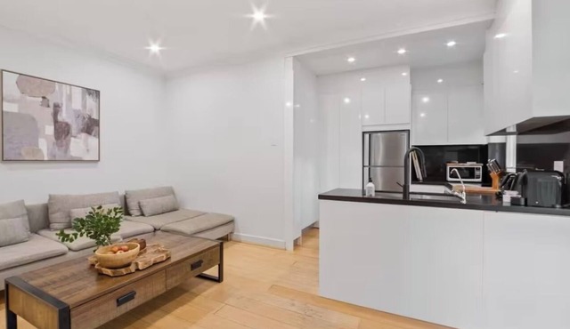 Pet Friendly Modern Apartment in Rose Bay near water