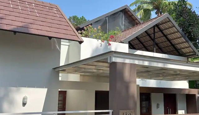 Pet friendly property for couples who love to freak silently