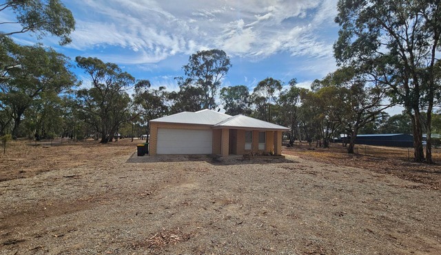 Pet Friendly Relax with the whole family or friends. in Axedale