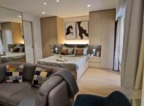 Petal Stays - Neon Homeotel 1 Km from Airport