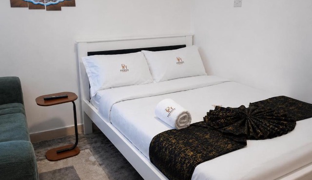 PhstudioKe- modern studio with rooftop views, fast Wi-Fi &free parking near CBD in Nakuru