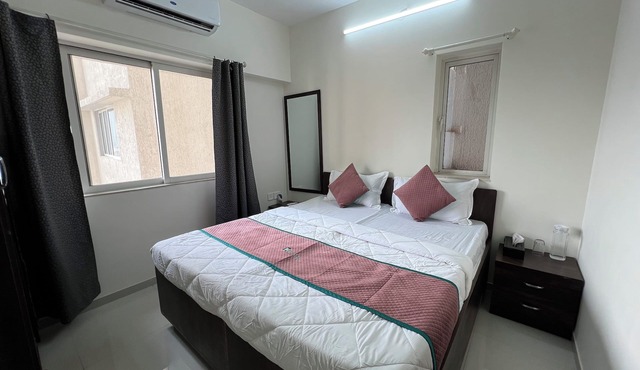 Pinaki Comfort Stay Malad - Near Nesco & Oberoi Mall