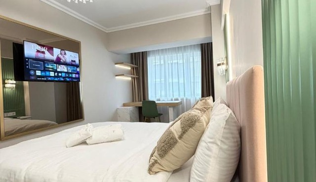 Pink Nest Luxury Apartments Airport & CityCenter - Parking Option