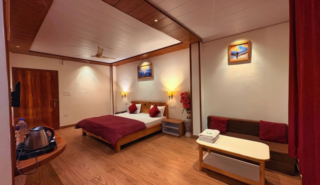 Plaza Hotel in Pithoragarh