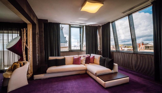 Plaza V Executive Hotel