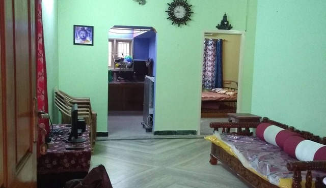 Pleasant & Spacious 1BHK. 25 mins from Airport/AC/TV/Kitchen