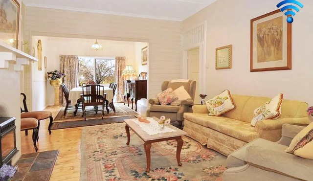 Plum Tree Cottage –pets welcome, WiFi
