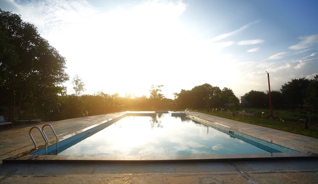 POOL PARTIES,GARDEN PARTIES, with 5 king size bed rooms and a massive huge pool.