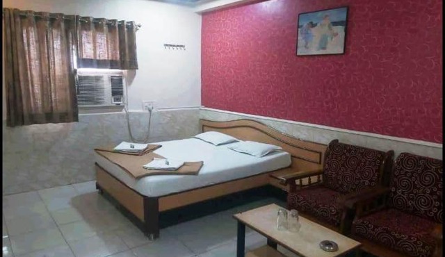 Poonam Lodging & Boarding
