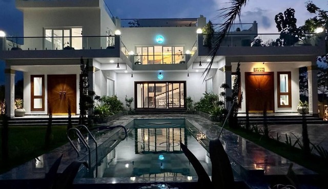 Poorna: New Luxury 5 BHK Villa w/Pool, Jacuzzi & Views