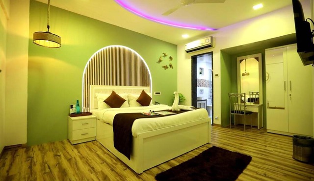 Posh 4.5 Bedroom villa with terrace and pool