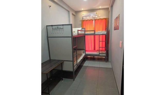 Premium 4 bed private dorm AC @ StayMore