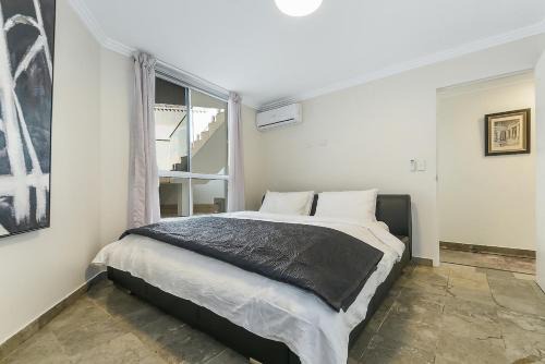 Premium Beachfront Stay, Space & Style APT