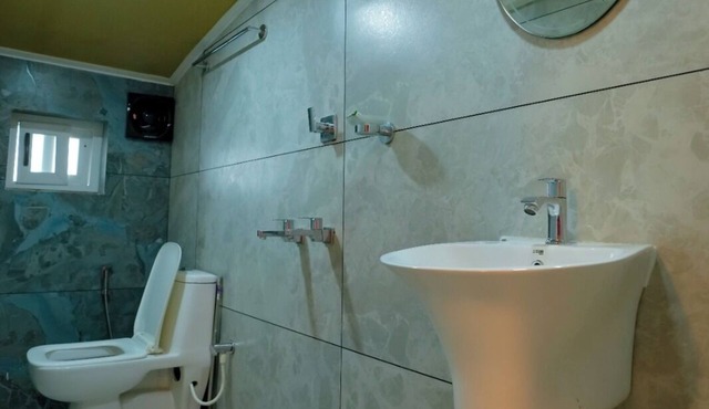 Premium private room in sharing houseboat with all meals