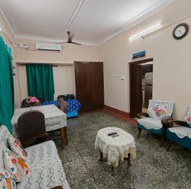 Prime Area 1BHK Full AC Budget Stay