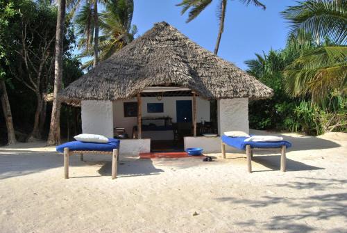 PRIVATE BEACH BUNGALOW ZERO MINUTE to beach Matemwe in Matemwe