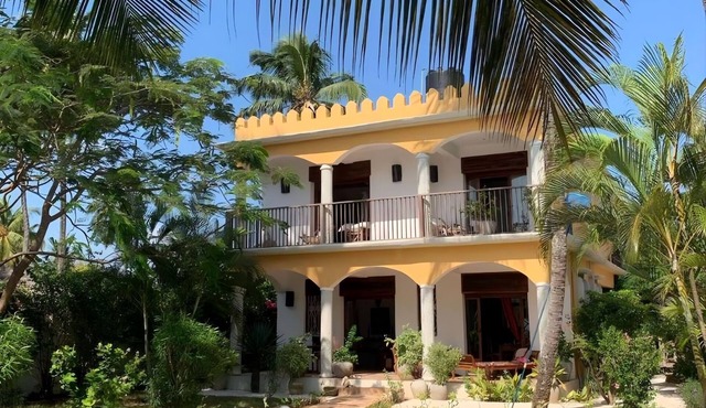 Private beachfront villa with pool in Uroa