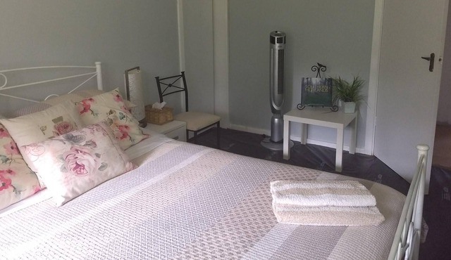 Private, cosy queen room w ensuite (pet friendly) in Sutton Forest