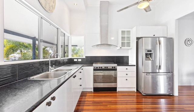 Private Resort style Queenslander at Hervey Bay in Urangan