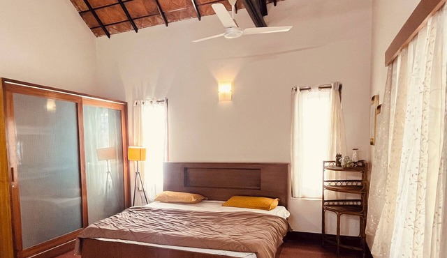 Private room in a cheerful bunglow