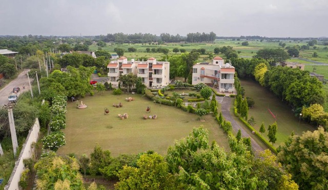 Puravida -14 BHK farmhouse, near Westin Sohna