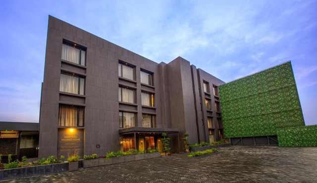 Purple Elephant Luxury Business Hotel