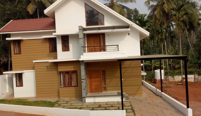 Purple Grass Villa at calicut near wayanad road. 8km from city . Home stay