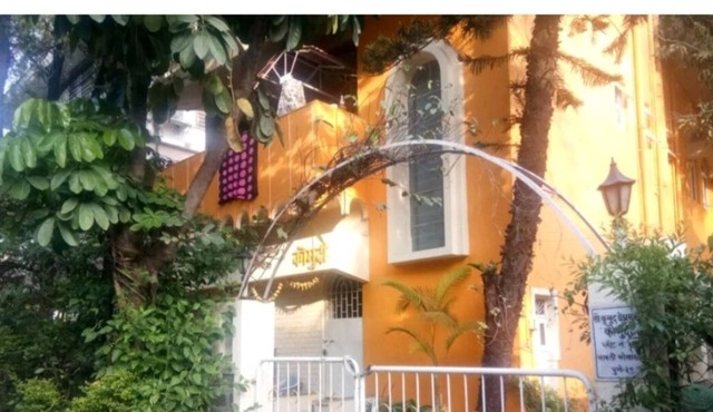 Pvt AC room in Pvt bungalow + Garden + Sitout with nature view, Pune