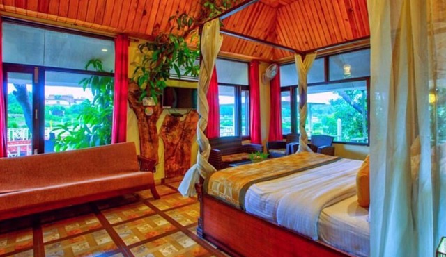 Pyramid Home Divine