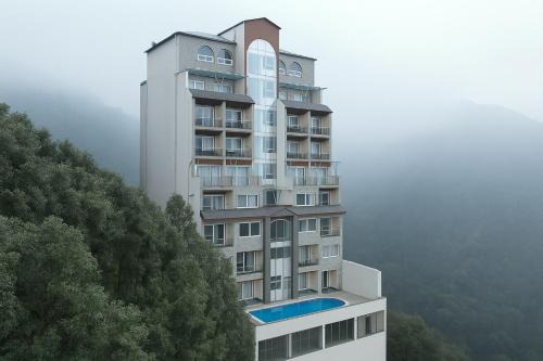 Q' Nest Hotel Cloud End Lansdowne in Lansdowne