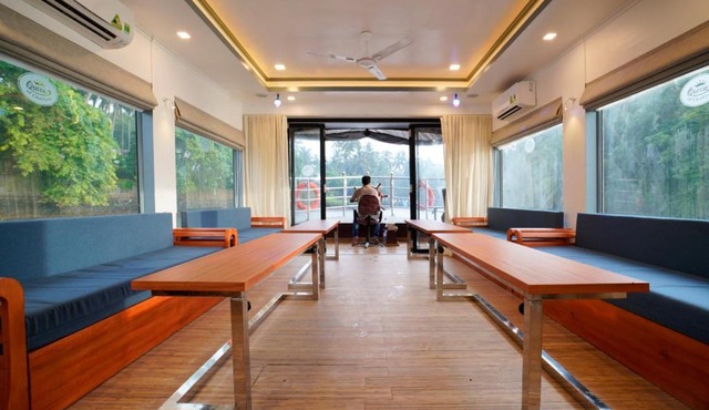 Queen of Chaliyar - Luxury Houseboat Stay
