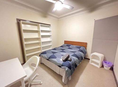 Queen Room in Rydalmere - R4