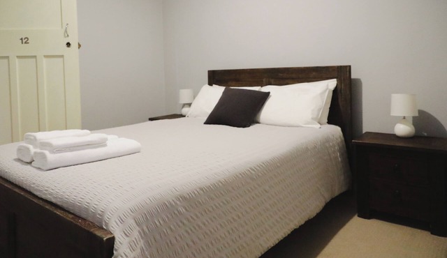 Queen Room With Shared Bathroom in Capertee