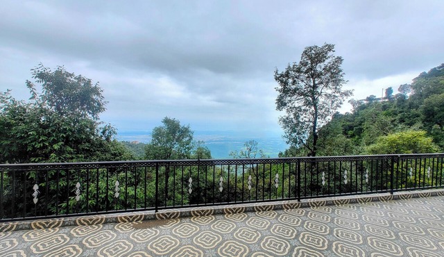 Queen's View Villa by The Cafe (Mussoorie)