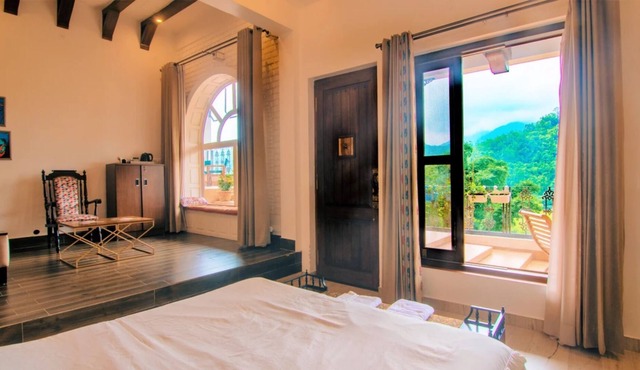 QUEENBEE-BLUEDOOR-DEHRADUN · The Queenbee - A private luxury suite at Bluedoor