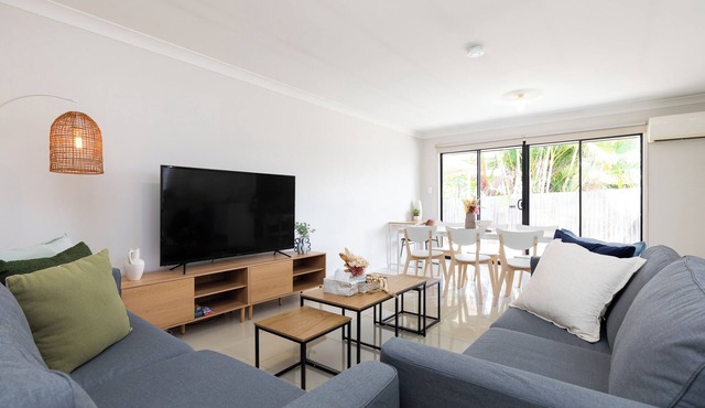 Quiet Acacia Ridge 2BR | Location & Parking | 6BS2 in Acacia Ridge