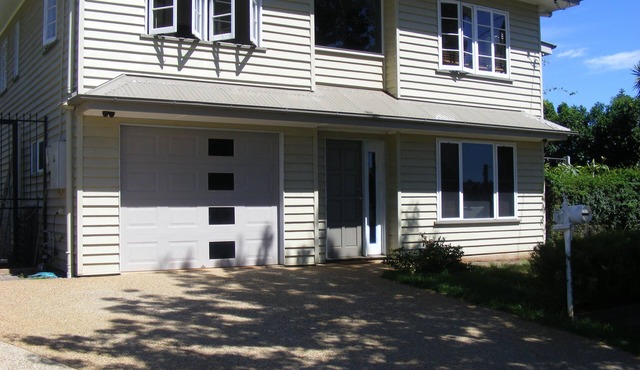Quiet modern family friendly South Toowoomba unit in South Toowoomba