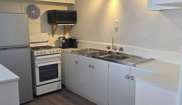 Quiet & private stay on ground level apartment in Preston in Preston