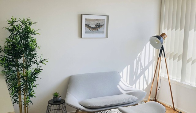 Quiet Scandi style 1 bed apartment in leafy green suburbnn in Carnegie
