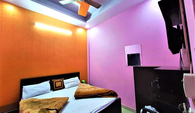 Quizz Hotel @ 01 Min Walk in from Ghaziabad Railway Station in Ghaziabad