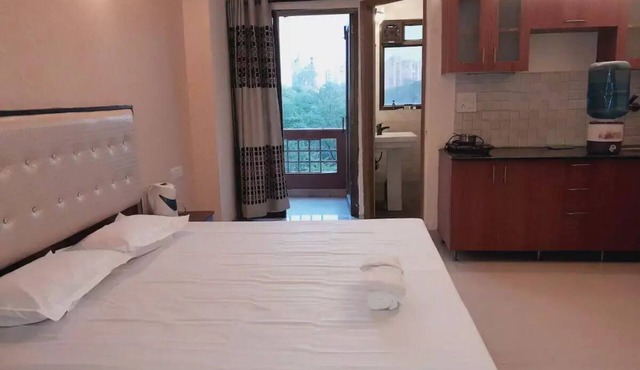 Radha Madhav Kunj-Enjoy Cool Happy Life in Vrindavan