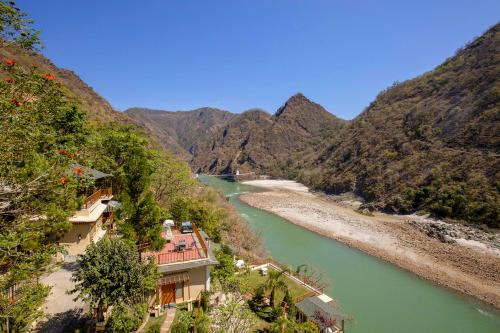 Raga on the Ganges, Rishikesh