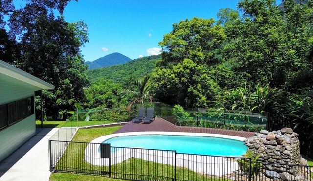 Rainforest Escape w/Private Pool & Mountain Views in Caravonica