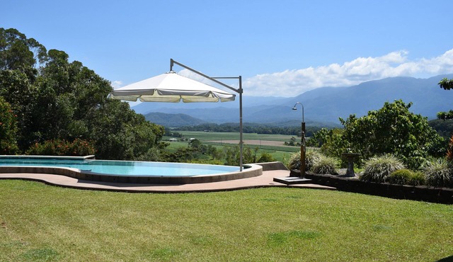 Rainforest views 3 bed, 2 bath. Whole of house or per room B&B accommodation. in Bamboo
