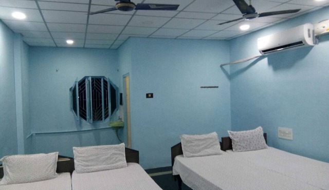 Raj Kamal Lodge