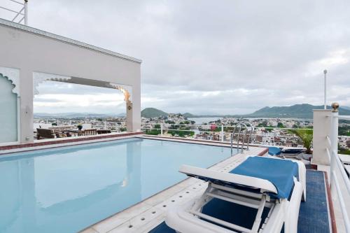 Raj Kuber - A Boutique Lake View Hotel