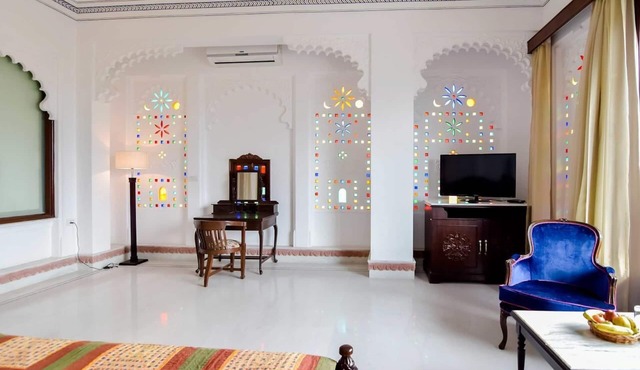 Raj Kuber - A Boutique Lake View Hotel