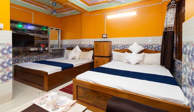 RAJA HOTEL AND LODGE