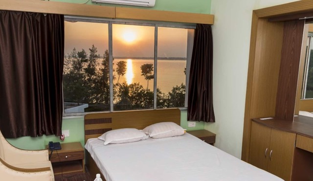 Rajhans Hotel and Resort