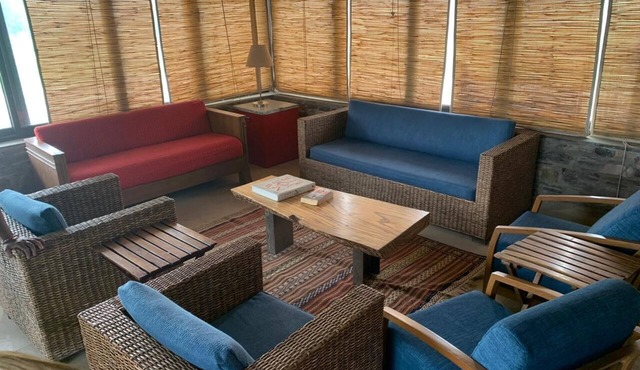 RajNikas Farm- Charming 2 BR Pet friendly Glass house farm with private pool